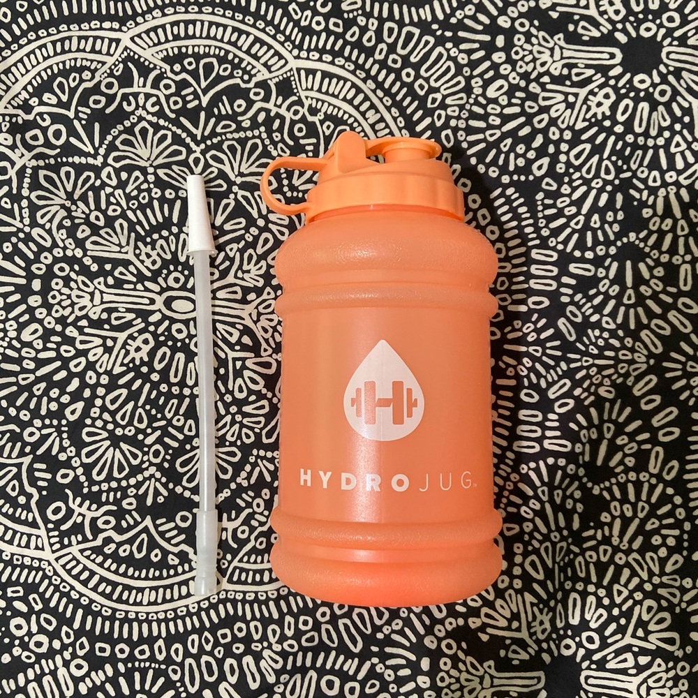 Peach Hydrojug with cream cover and straw